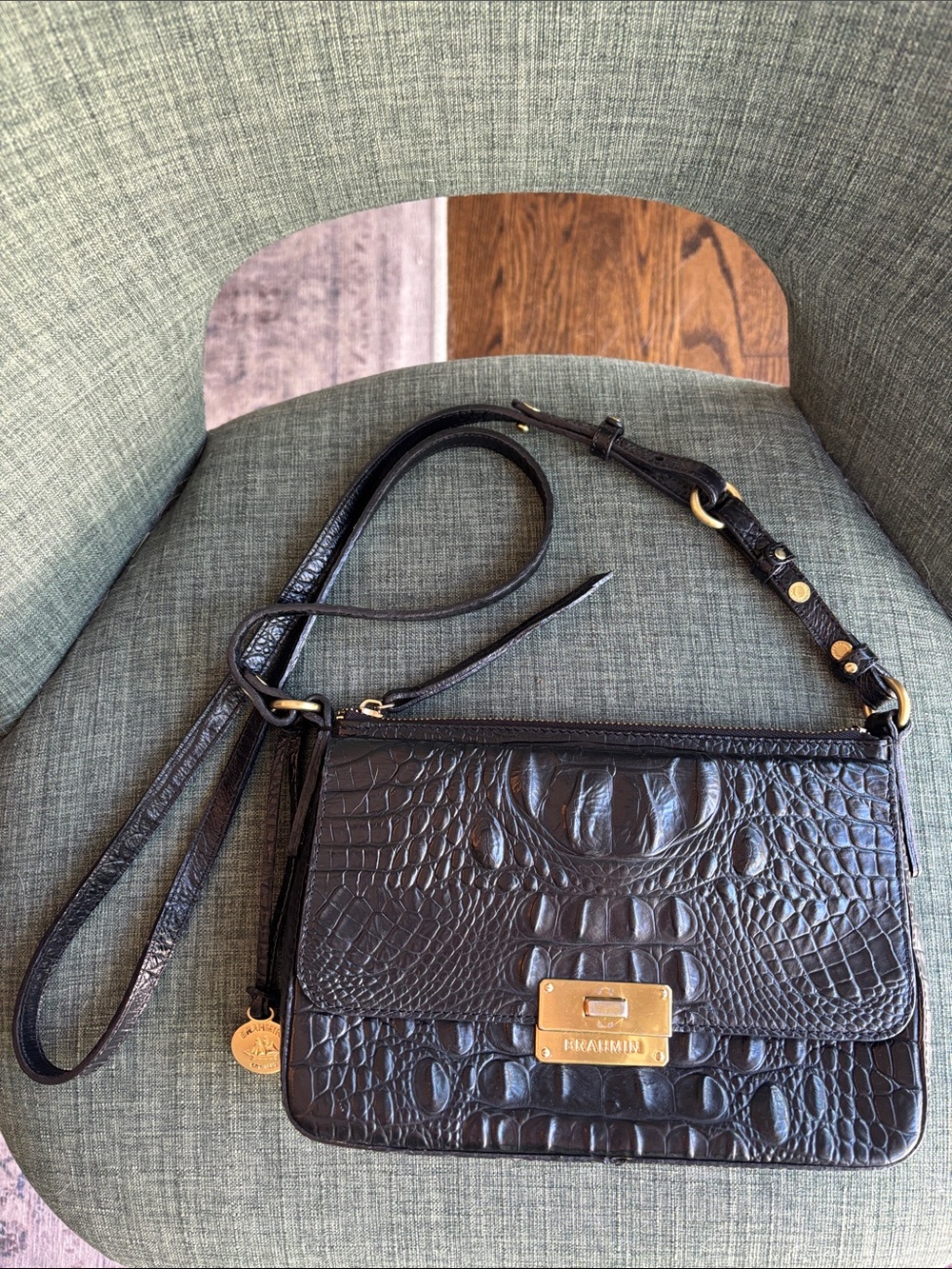 Brahmin Black Croc-Embossed Crossbody with Gold Hardware purse bag authentic EUC